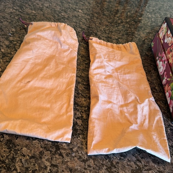 Gucci Floral Box with Dust Bags EUC - Picture 11 of 15